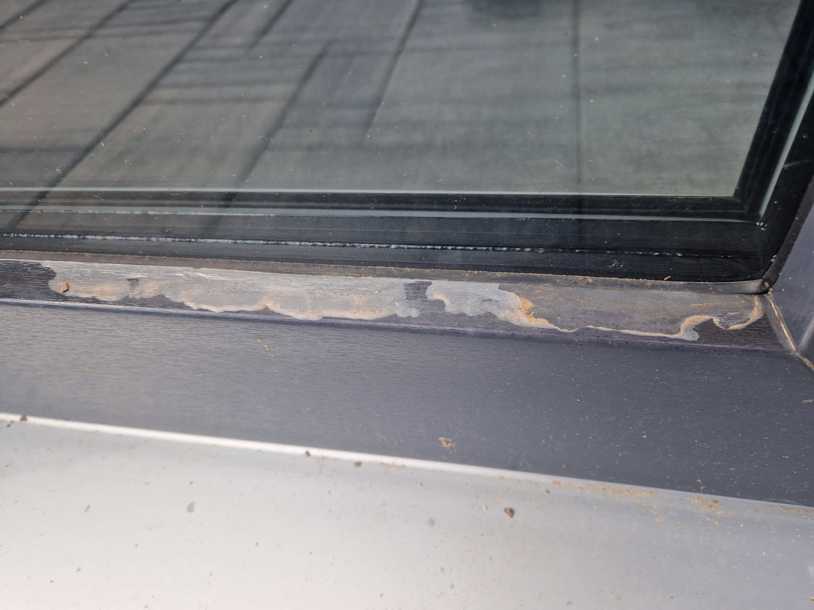 Oprava olupujúcej sa fólie