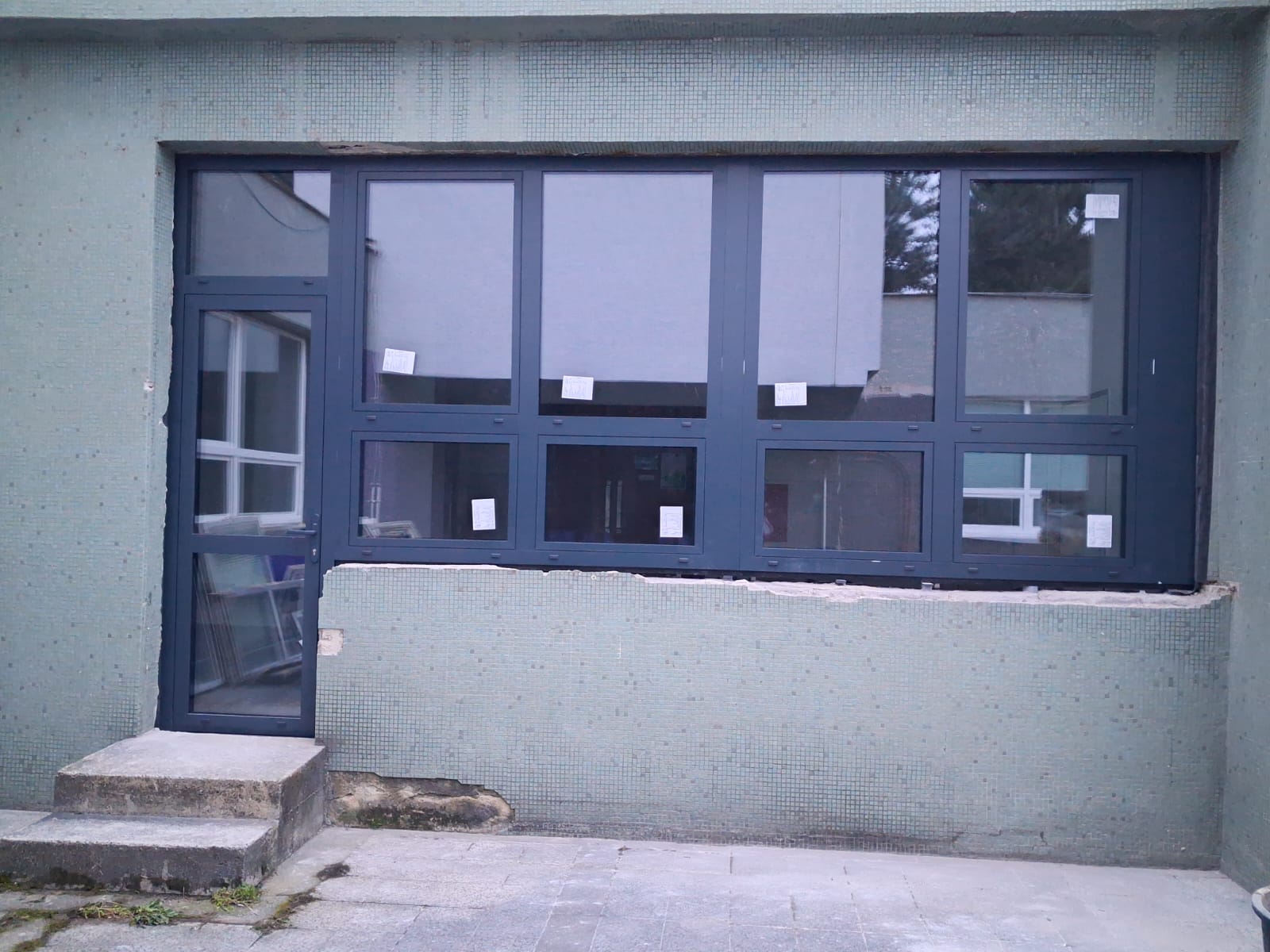 Výmena okien, Policajná akadémia